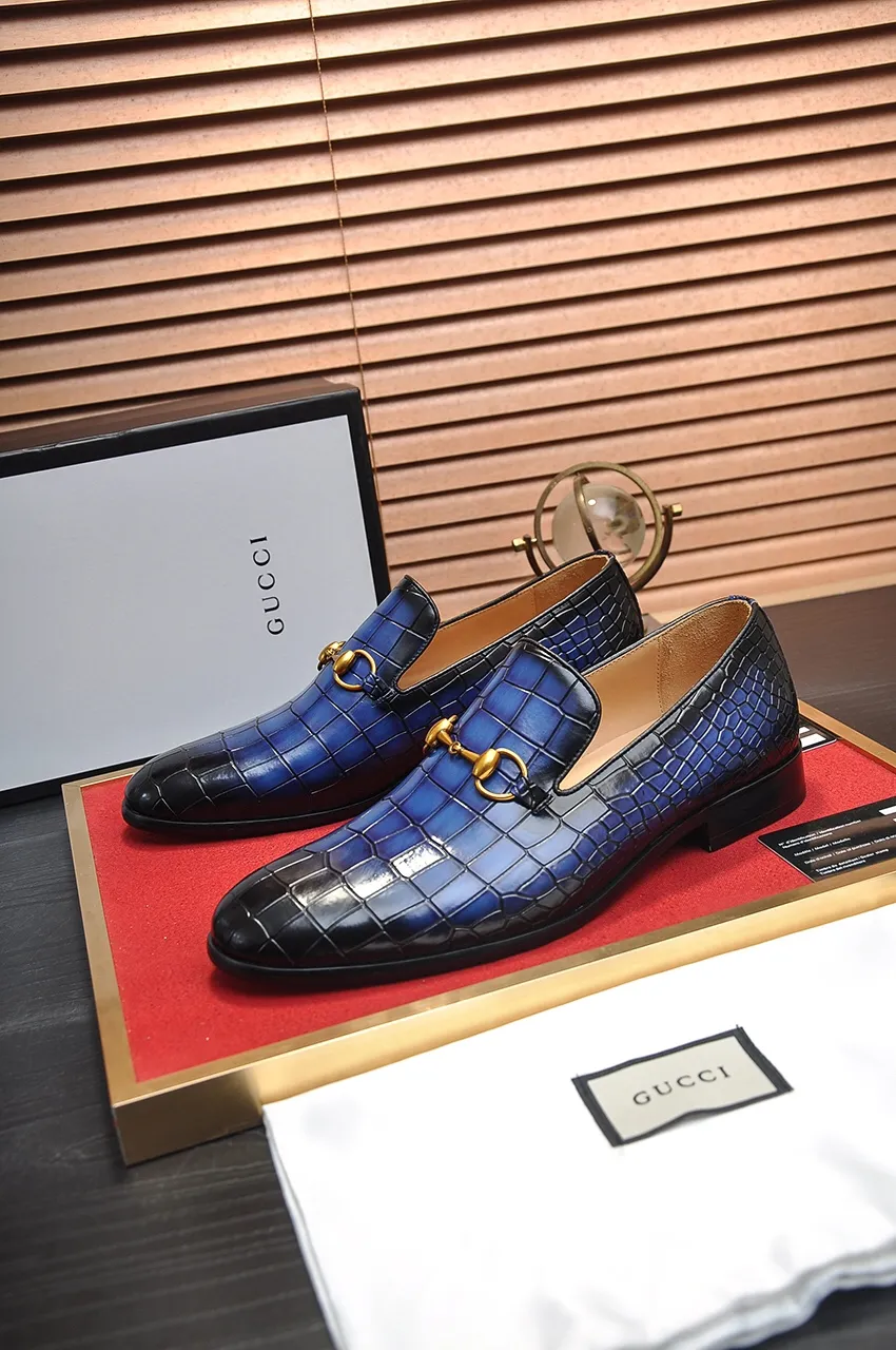 Men's shoes💰560💶Italy's top luxury men's shoe giant (GUCCI) (Gucci) (full cowhide lining) new arrival🍃Original European style🔰 Pleasant to the eye😍In order to make the shoes more durable and non-deformable🌀The production continues to follow traditional methods but there is still no lack of innovation💪Choose original sheepskin for the leather♻️ Smooth and natural And extra bright ⭐Made of imported cowhide, the first choice of rich people 38-45 (45 customized)